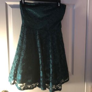 Strapless emerald green dress with flower print